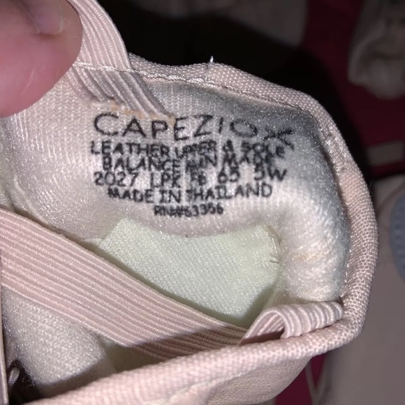 CAPEZIO JULIET SPLIT SOLE SHOE BALLET 5m 5w 11w Leather Canvas Pink 2027 choice - Picture 7 of 9